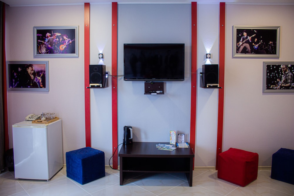 ROCK HOTEL FIRST LINE 55/80