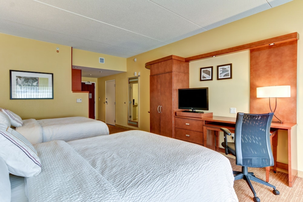 Courtyard by Marriott Bridgeport Clarksburg 12/43