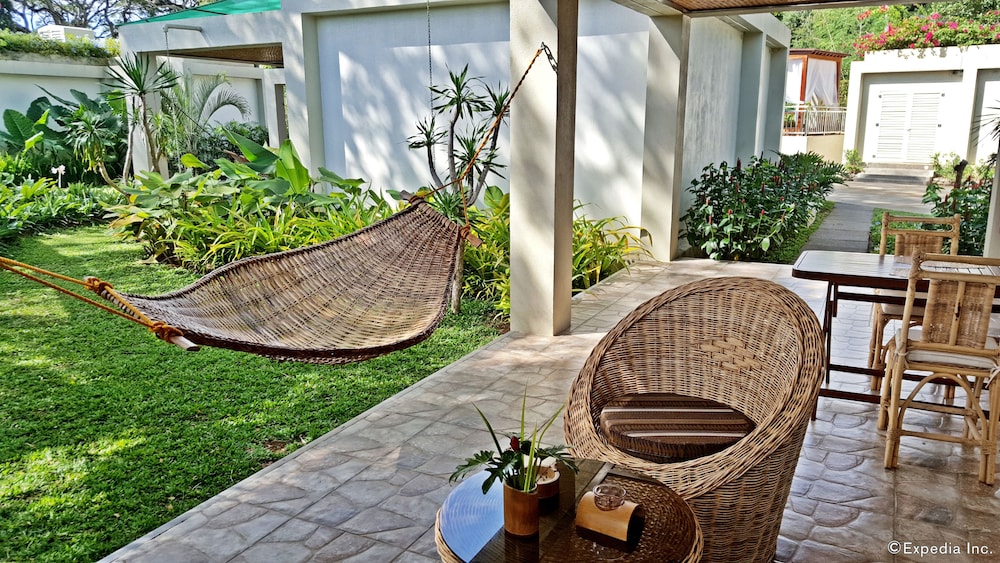 Munting Paraiso 12/66