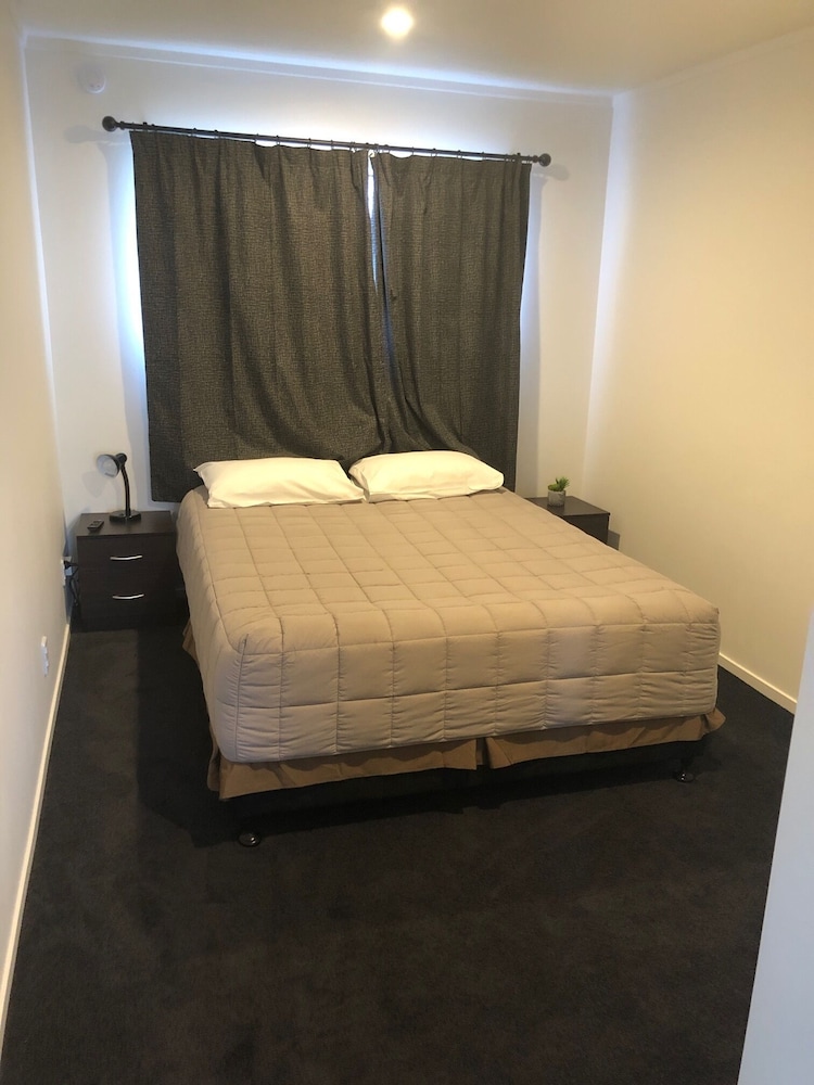 شقة عائلية بغرفتي نوم، Grosvenor Motor Inn 5/10
