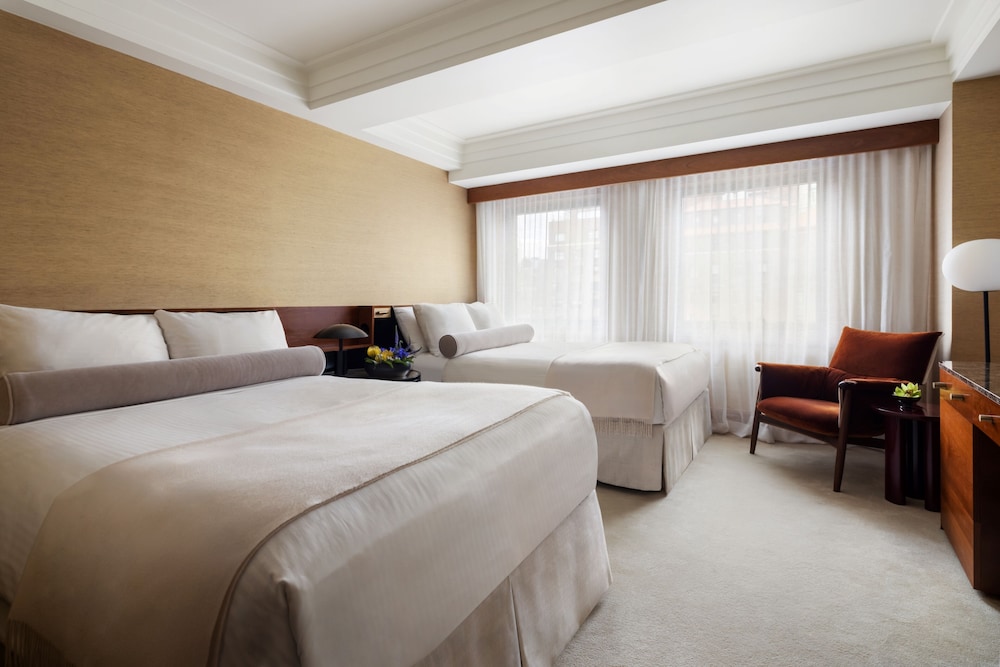 DELUXE, 2 DOUBLE BEDS