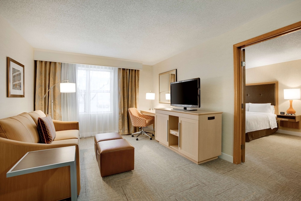 Hampton Inn Suites Cleveland Independence 26/40