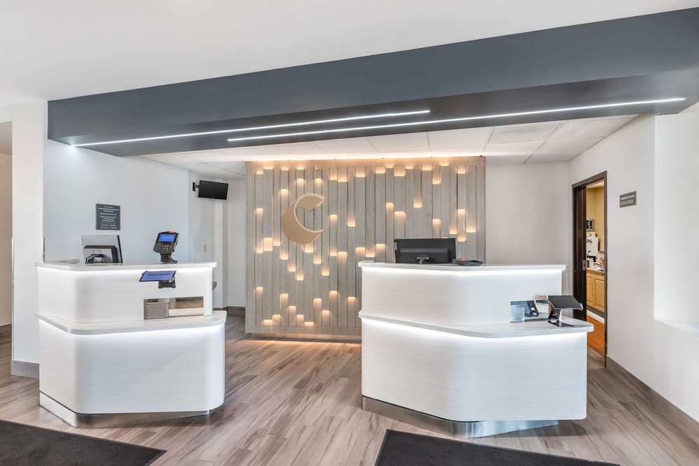 Comfort Inn and Suites Arlington Heights Wilke Rd 7/69