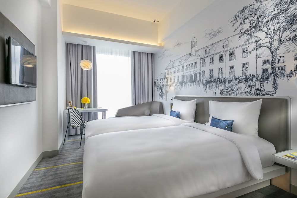 Yello Hotel Harmoni Jakarta 24/64