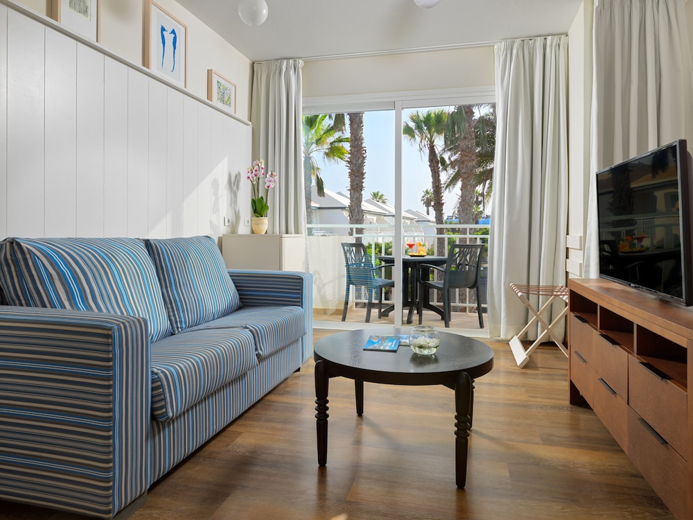 H10 Ocean Suites 30/54