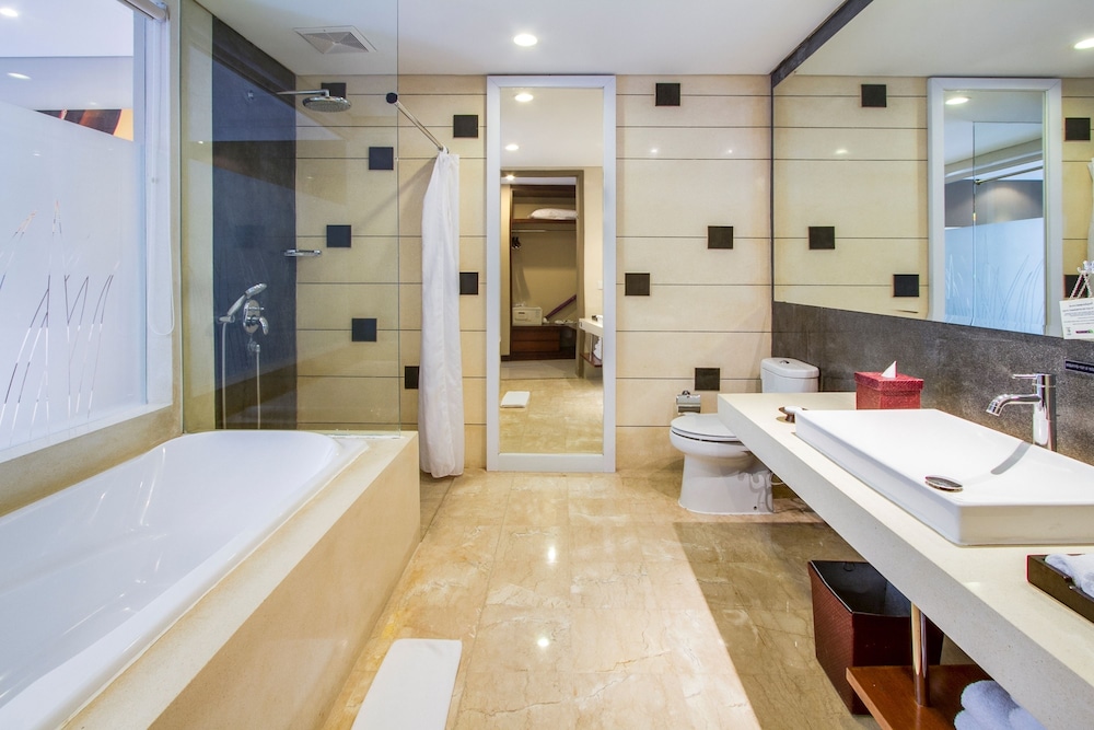 Amadea Resort & Villas 24/65