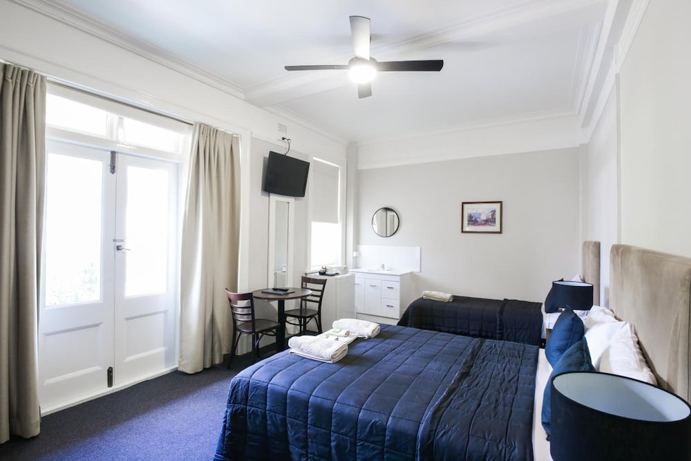 HOTEL GOSFORD 30/64