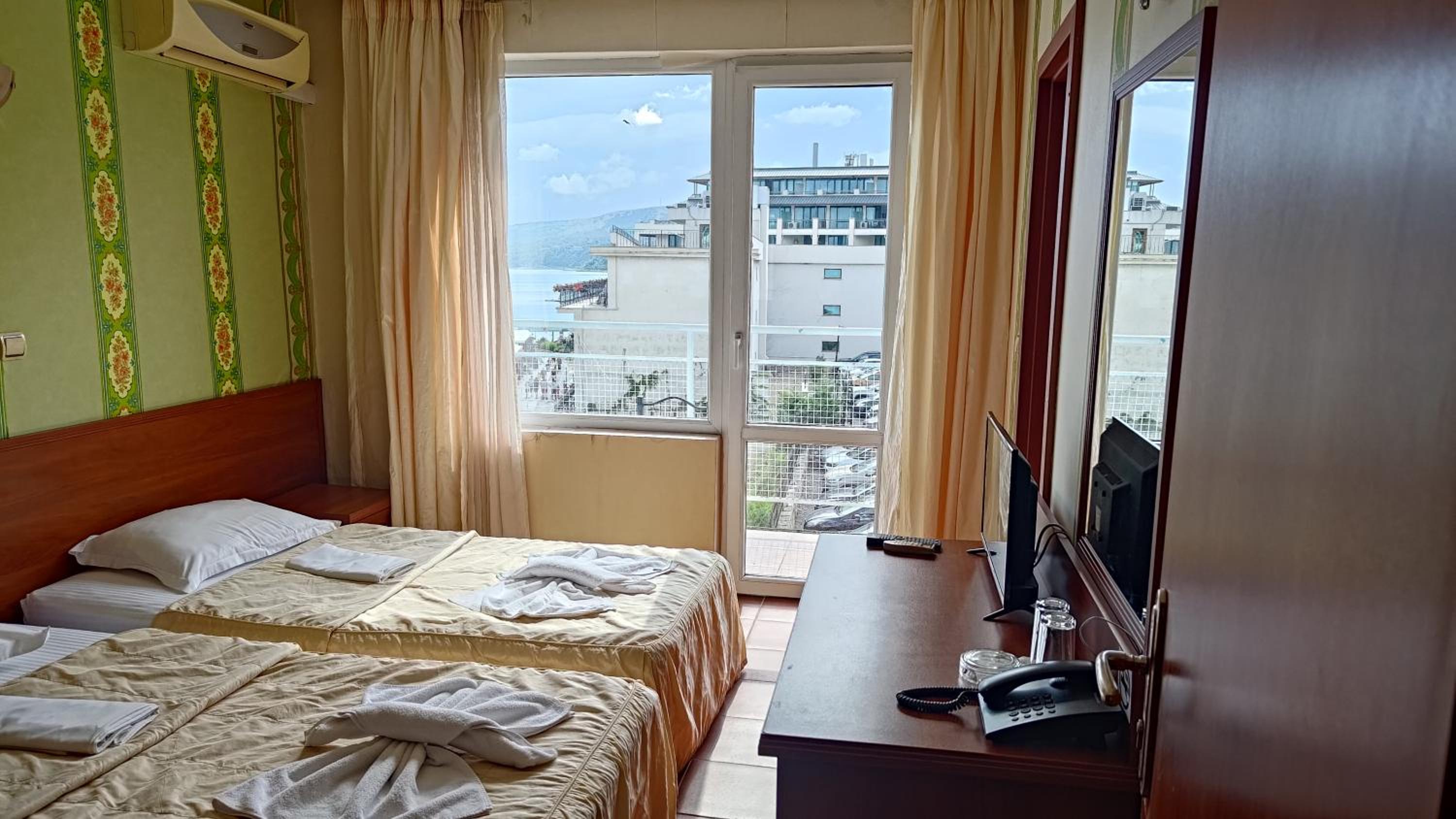 LOTOS HOTEL 24/61