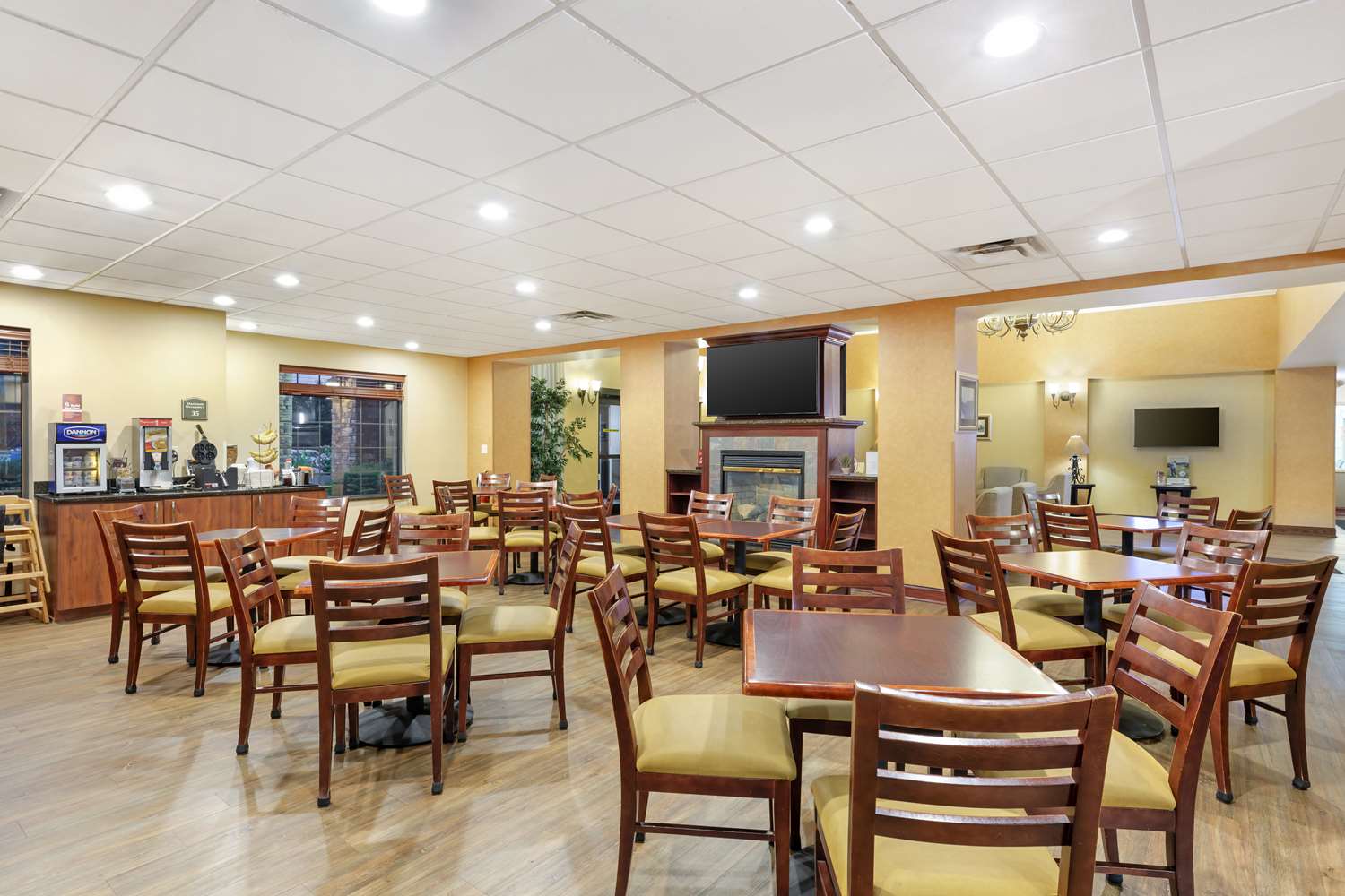 Best Western Plus Victor Inn & Suites 26/35