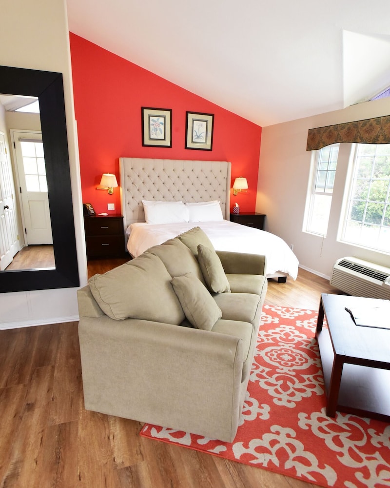 Malibu Country Inn 14/50