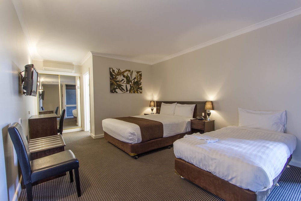 Sunshine Motor Inn 12/42
