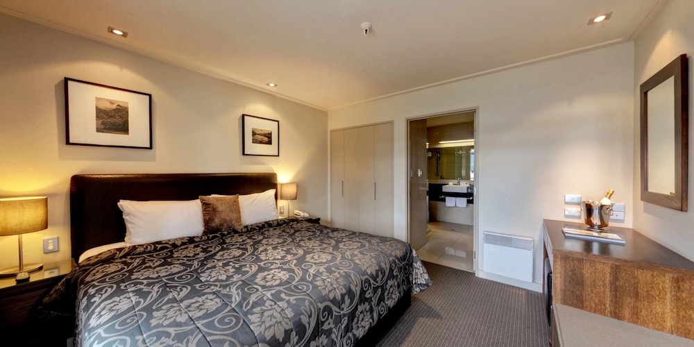 Distinction Te Anau Hotel and Villas 10/68