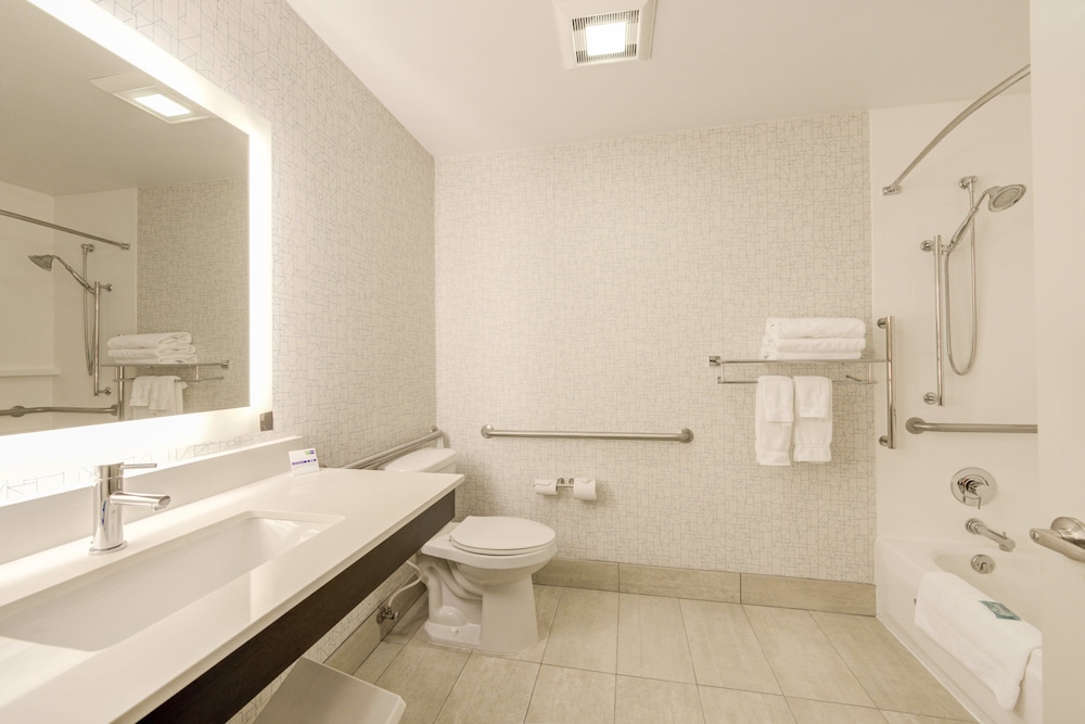 HOLIDAY INN EXPRESS NEWBERG - WINE COUNTRY 14/60