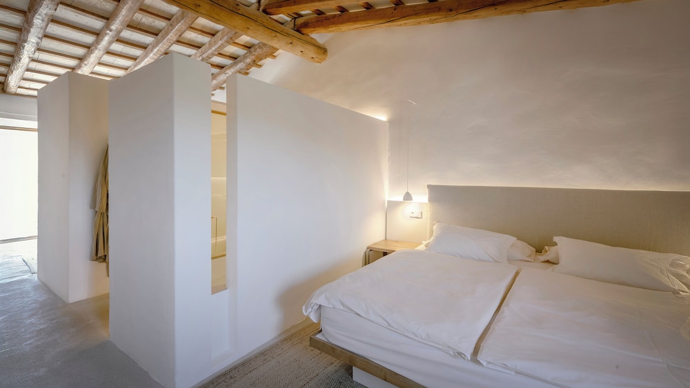 Suite, King Bed, Terrace