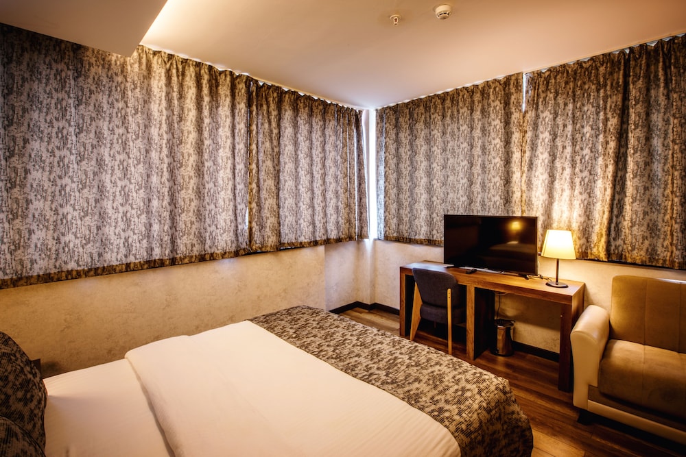 Life Point Hotel 12/67