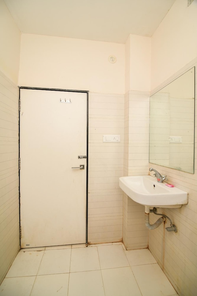 Hotel Shreeram 33/37