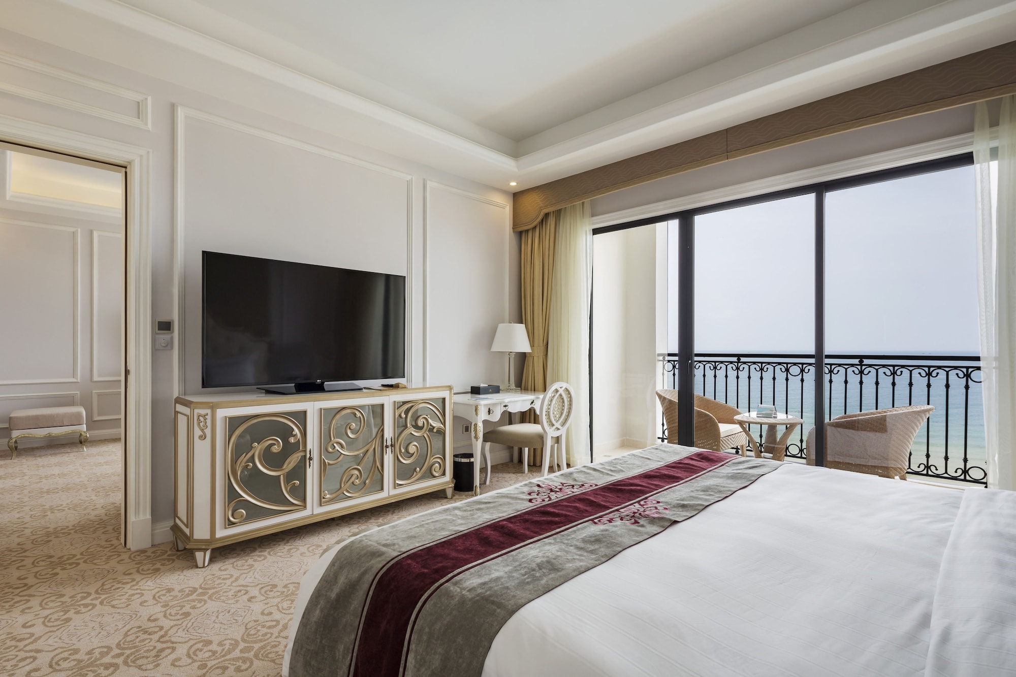 1 Bedroom, Senior, Suite, King Bed, Ocean View