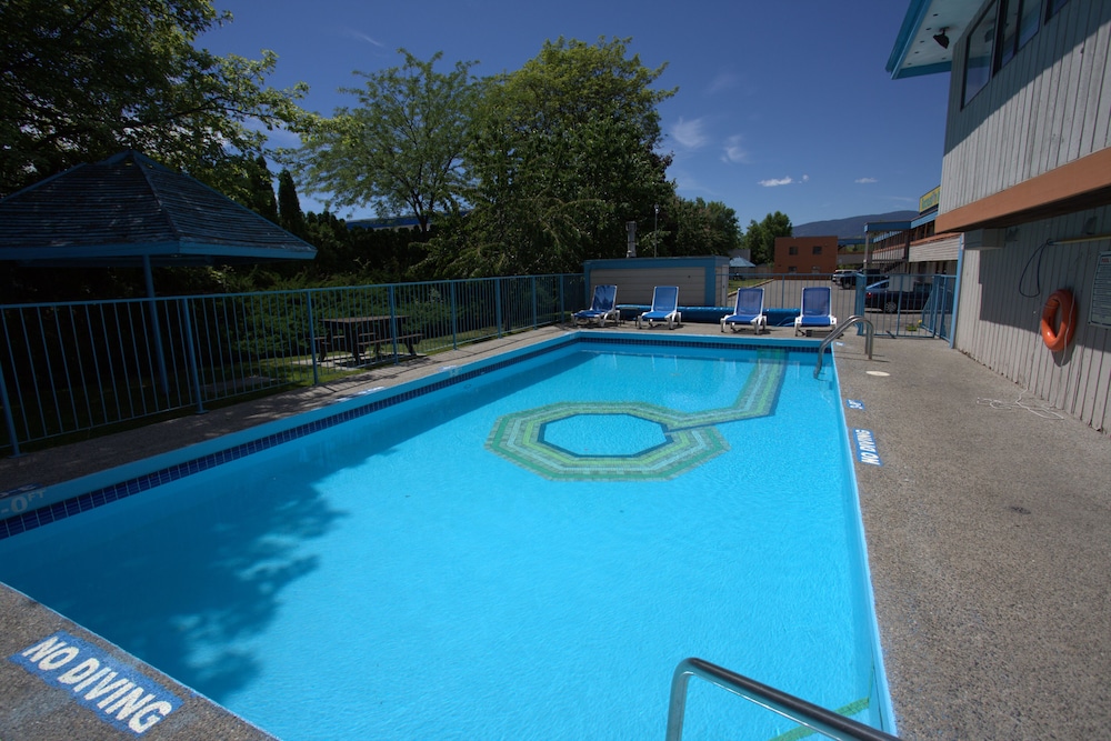 Recreation Inn & Suites 38/63