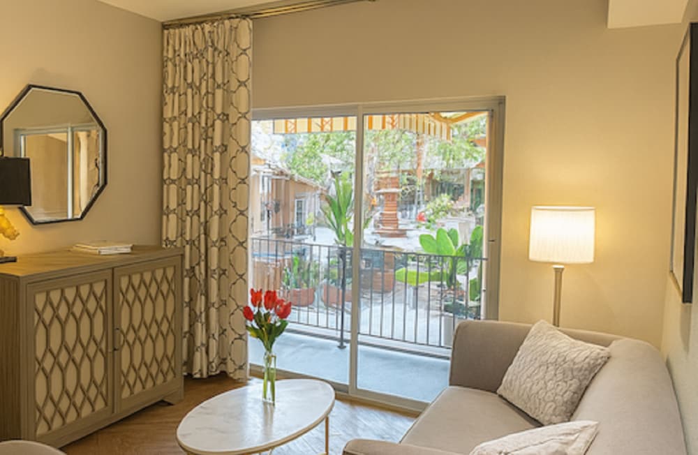 Hollywood Hotel 29/42