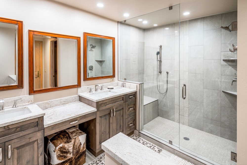 شقة سكنية بريميير بسرير كينج وسريرين كوين بغرفتي نوم، Creekside at Beaver Creek 6/8