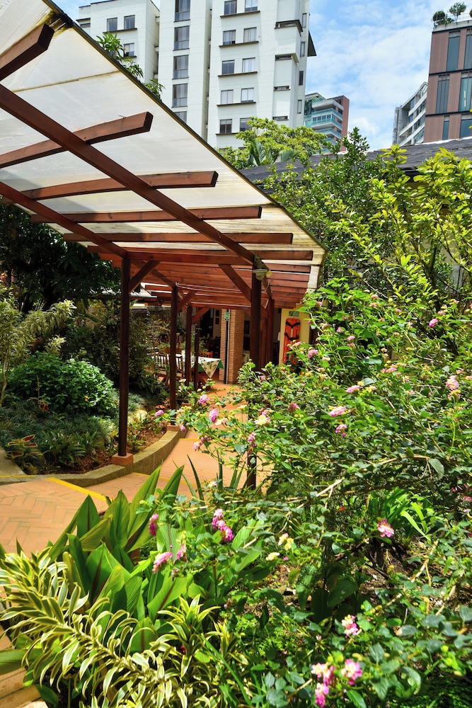 LA CAMPANA HOTEL BOUTIQUE 59/64