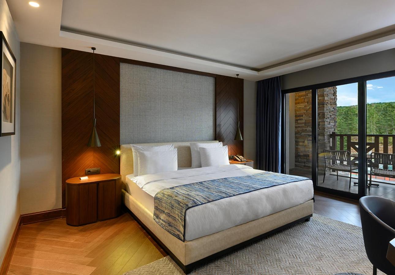 Comfort, Suite, King Bed, Pond and Forest View