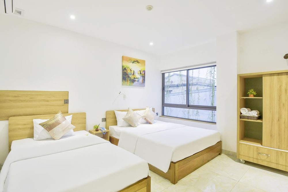 Superior, 2 Queen Beds, Outdoor View, Garden View