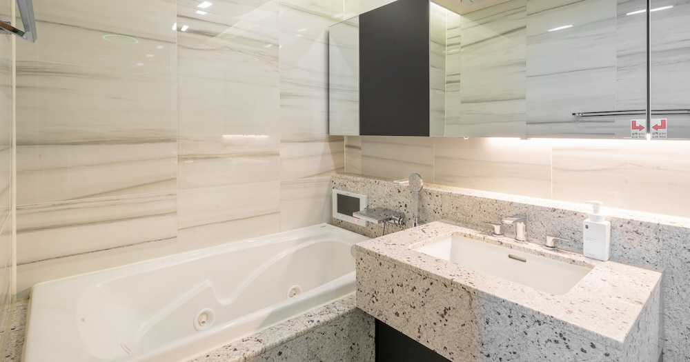 LCT Residence Y Collection 45/50