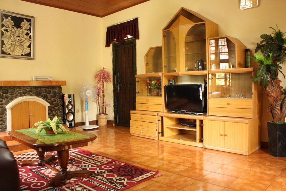 Villa Kota Bunga Anyelir 28/51
