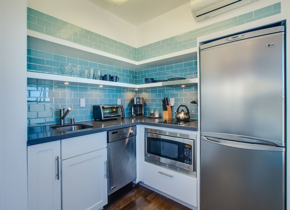 Venice Breeze Suites 27/54