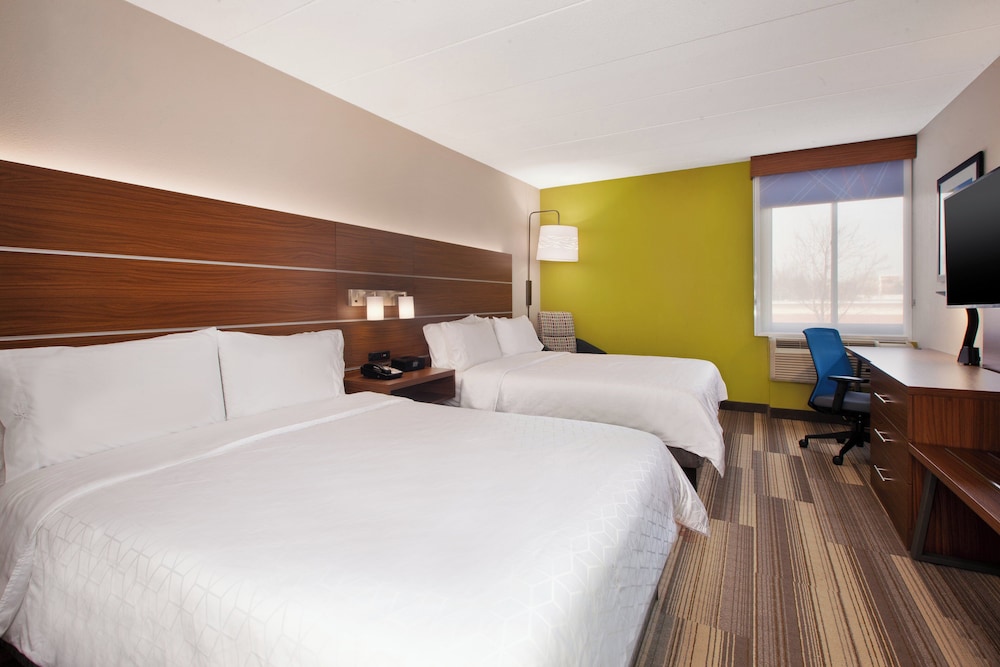 غرفة قياسية بسريرين كوين، Holiday Inn Express Fairfax - Arlington Boulevard 2/5