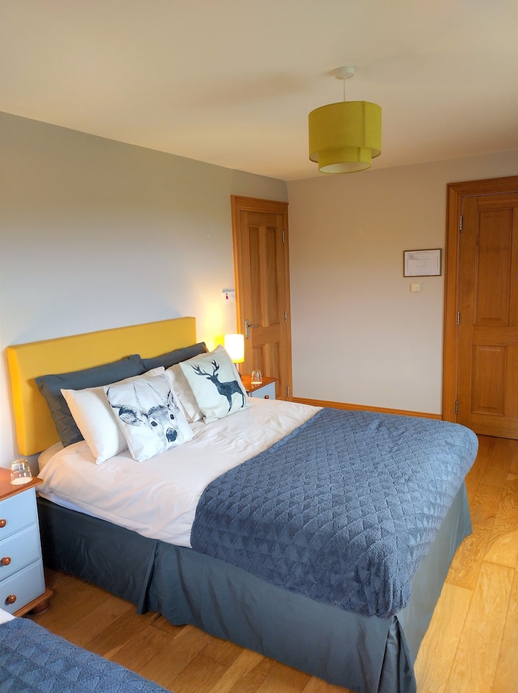 Glenn Eireann House 7/50