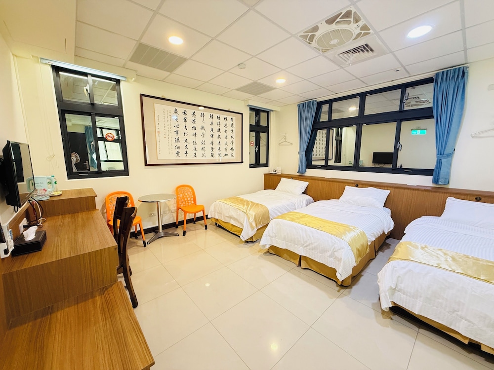 Frank's Hostel 7/50