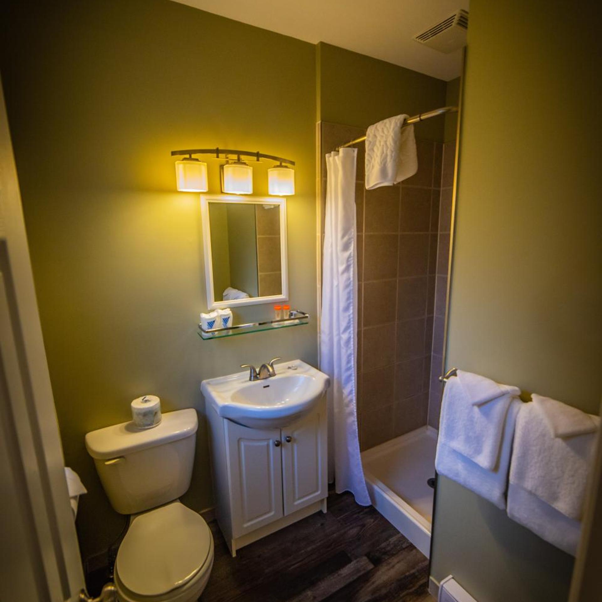 Alpine Inn & Suites 48/50