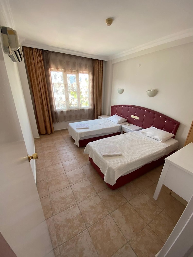 Basil's Apart Hotel 17/51