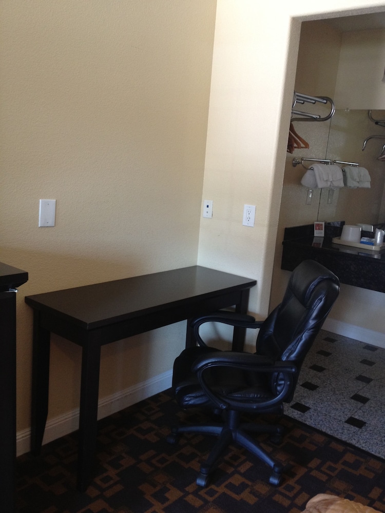 Monterey Surf Inn 30/40