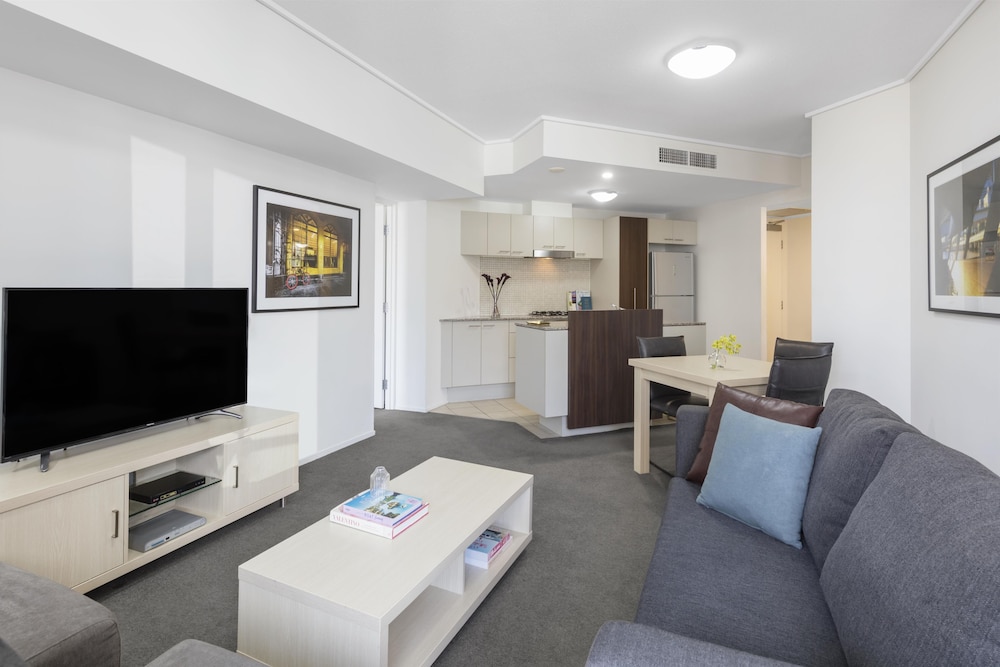 Oaks Brisbane Aurora Suites 50/74