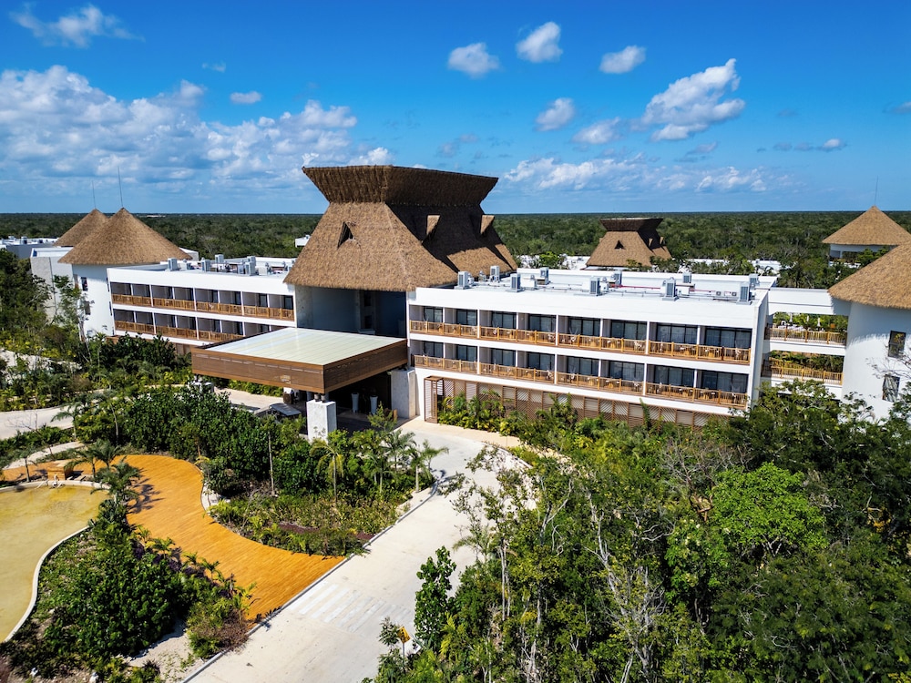 Hotel Mundo Maya 8/50