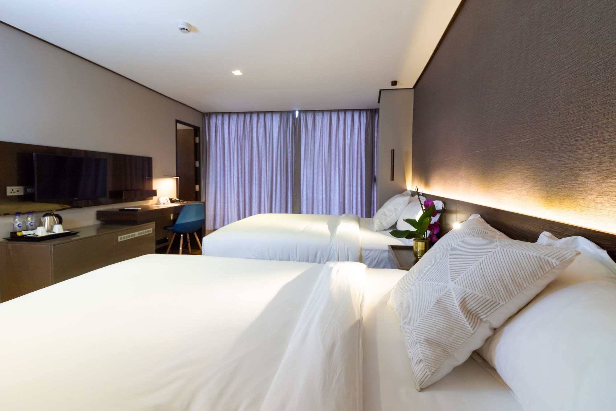 DELUXE, QUEEN BED