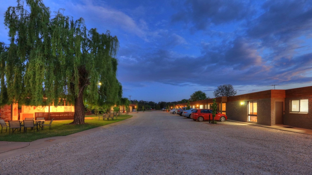 Motel Menere Apos S 1/61