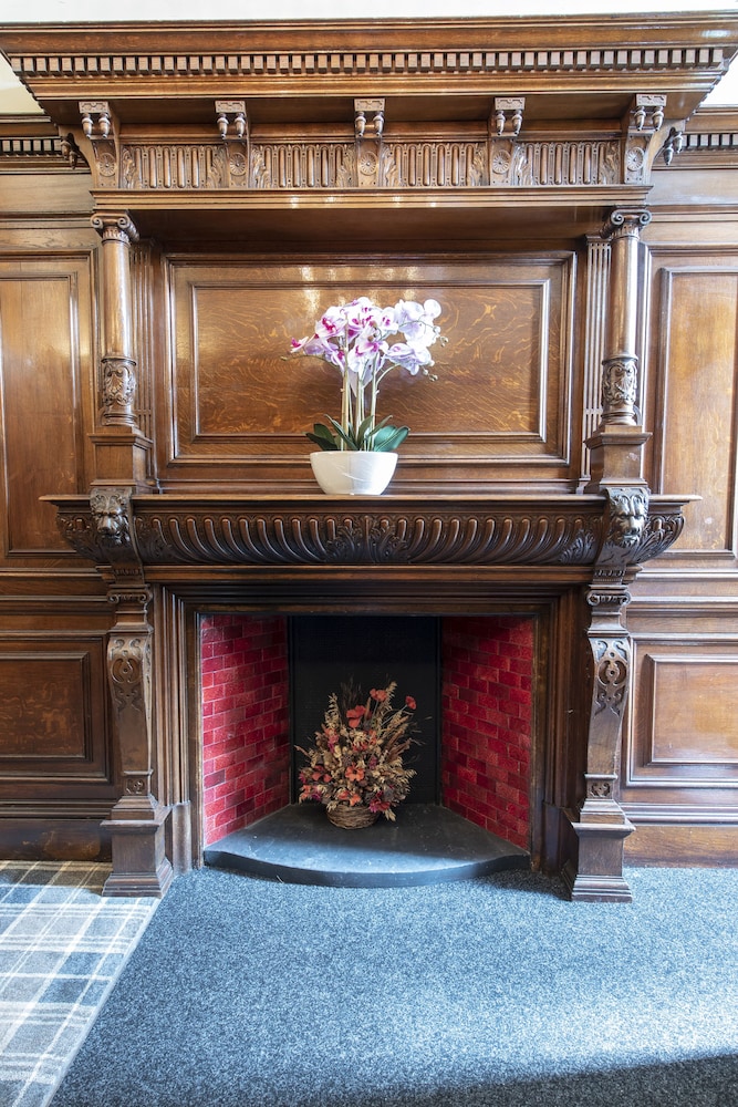 Grosvenor Suites 9/46