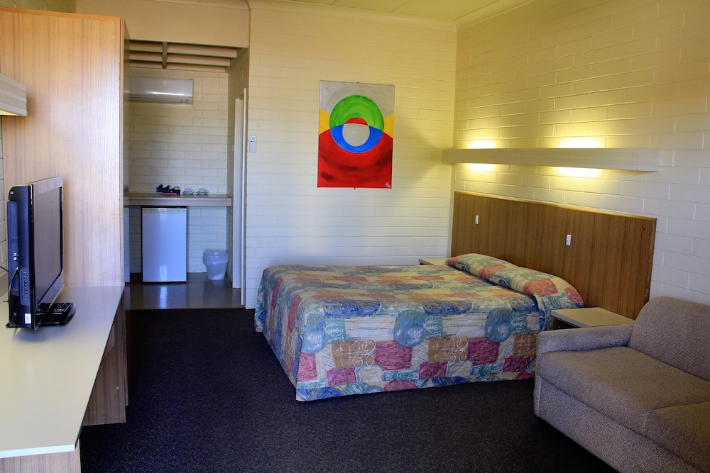Opal Inn Hotel Motel 25/68