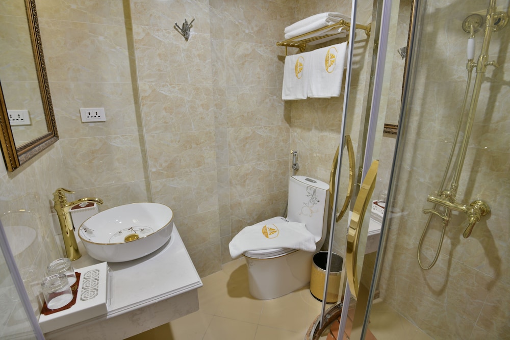Golden Sail Hotel 27/28