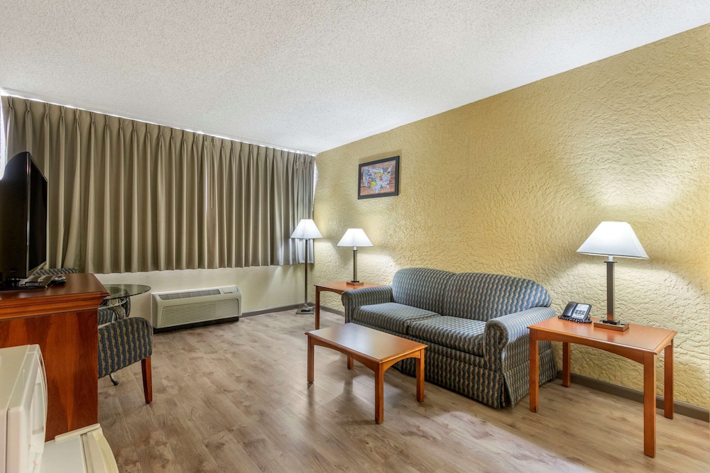 Econo Lodge Broken Arrow 41/59