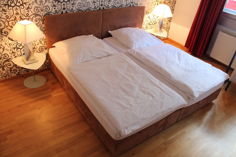 Hotel Stern 25/50