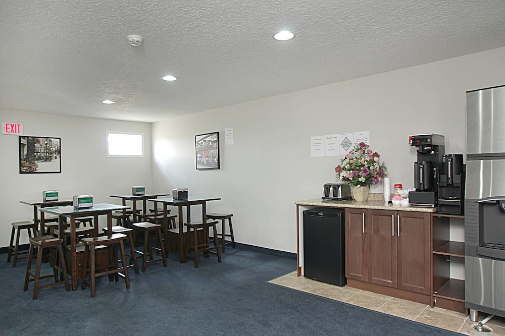 Travelodge By Wyndham Wetaskiwin 20/27