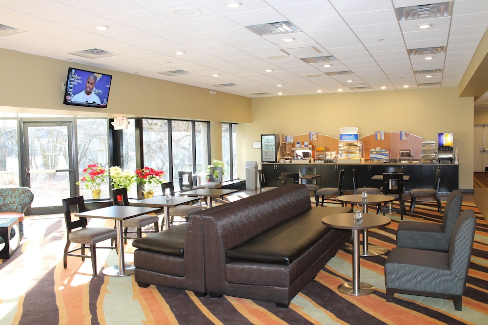 HOLIDAY INN EXPRESS PRINCETON SOUTHEAST 38/69