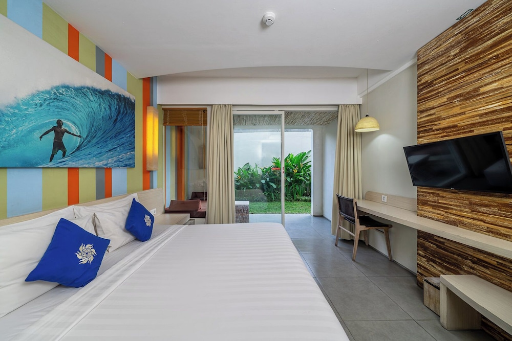 DELUXE, DOUBLE OR TWIN BED