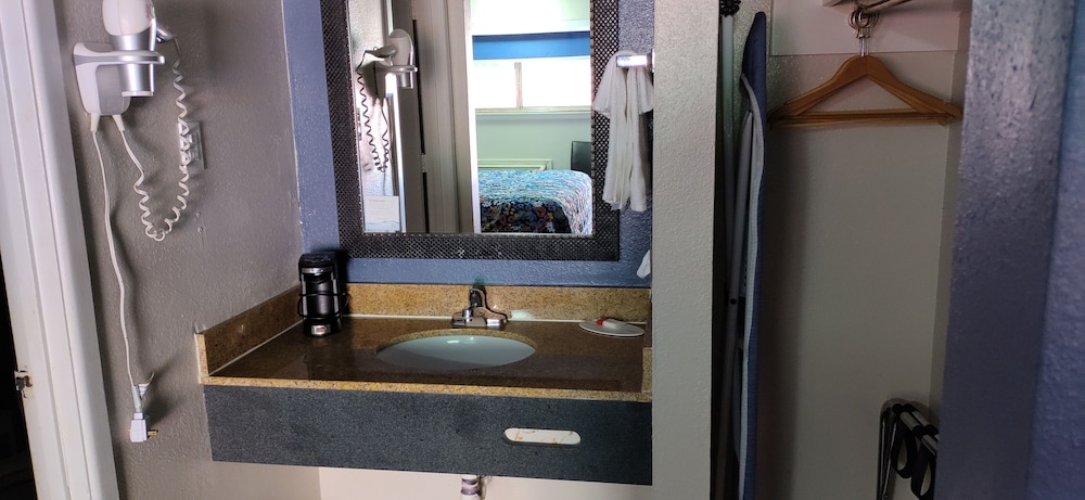 Standard, King Bed, Travelodge By Wyndham Ruidoso 8/8