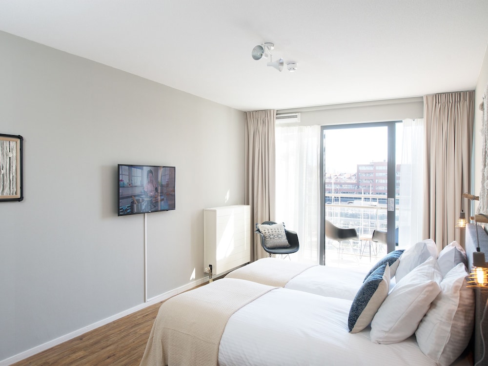 BizStay Harbour Scheveningen Apartments 12/50